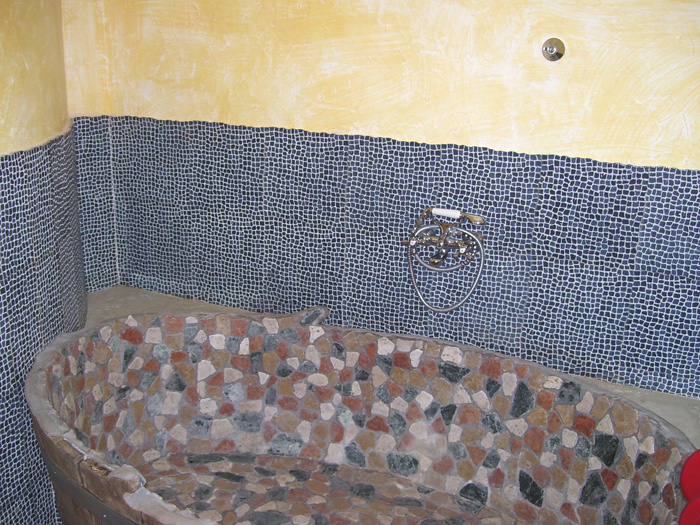 Vasca da bagno, idea di arredo bagno. il creativo capriccioso ... Pavimento creativo bagno